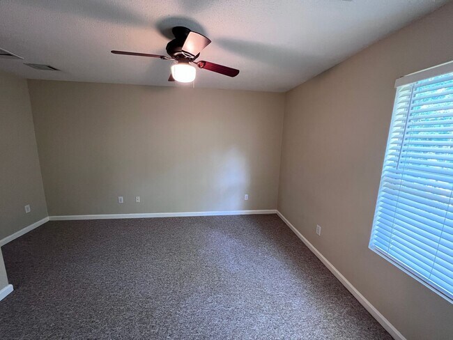 Building Photo - Jason 378-380