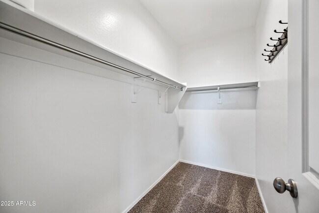 Building Photo - 31027 W Mulberry Dr