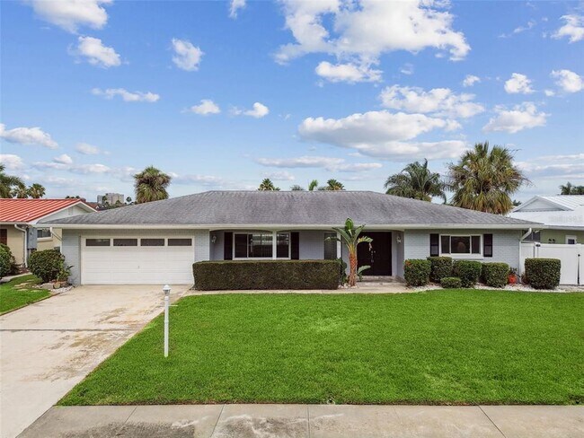 Building Photo - 3938 Versailles Dr