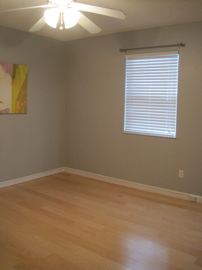 Main floor bedroom - 9073 W Swan Cir