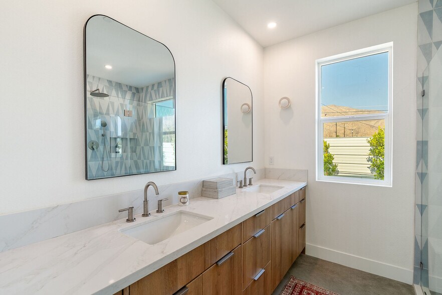 Building Photo - 361 W Sunview Ave