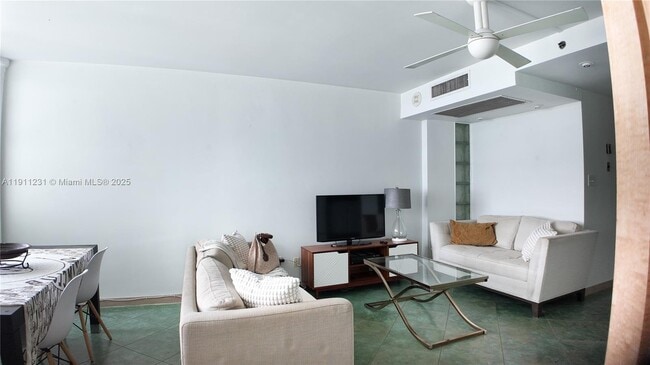 Building Photo - 100 Lincoln Rd