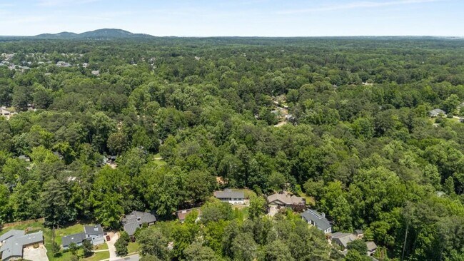 Building Photo - 2795 Bentwood Dr