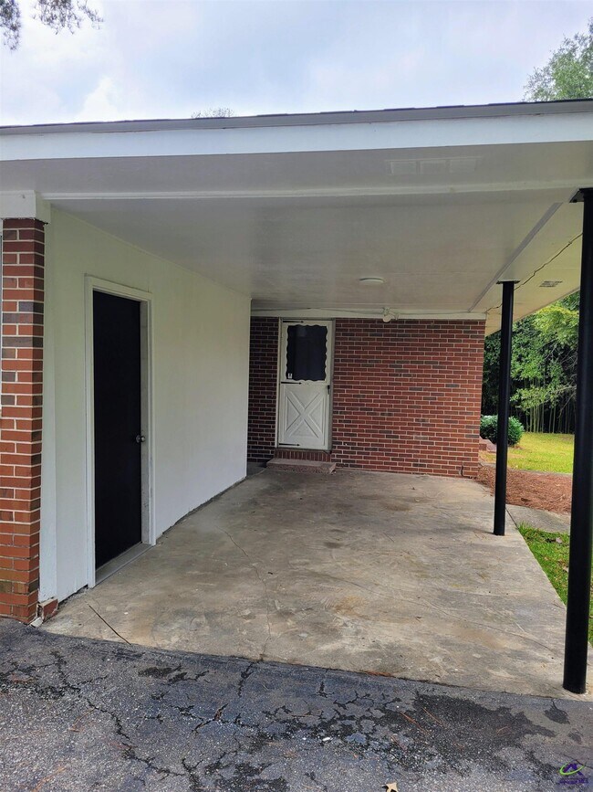 Building Photo - 2989 King Alfred Dr