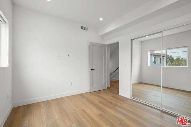 Building Photo - 4527 W 17th St