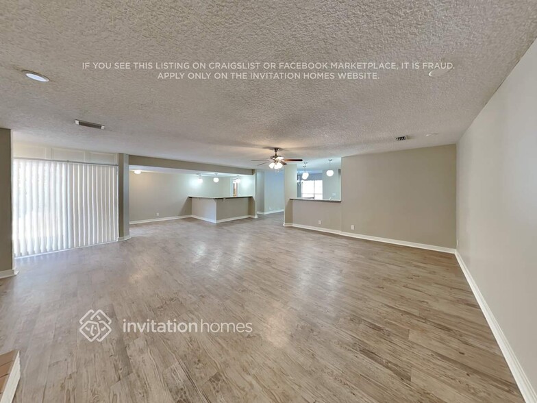 Building Photo - 8652 Villa San Jose Dr E