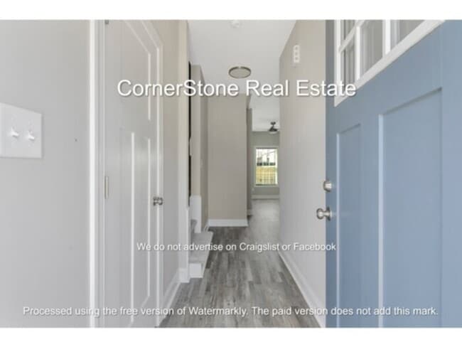 Building Photo - 2858 Little Dr