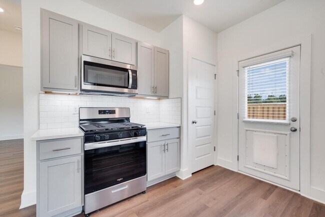 Building Photo - Primary bedroom on main level with bonus l...