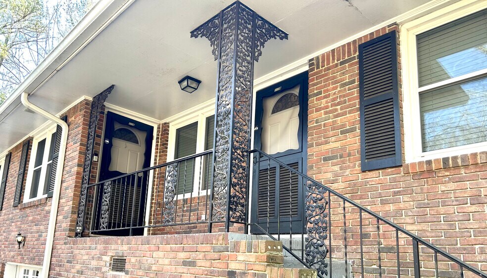 Front of Duplex (1118 unit on the right) - 1118 Arlington Pkwy NE