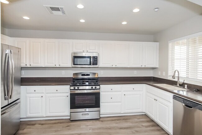 Building Photo - 8933 Jaquita Ave
