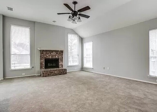 Building Photo - 8401 Greenfield Dr