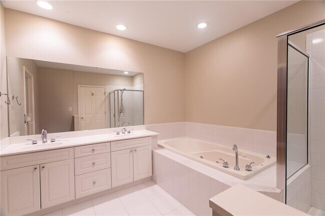Building Photo - 50 Biscayne Dr NW