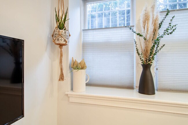 Building Photo - 1901 16th St NW