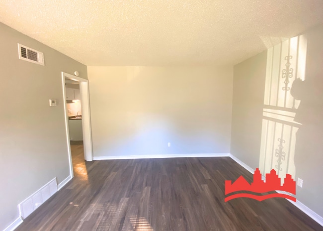 Building Photo - Welcome to 718 Northaven!