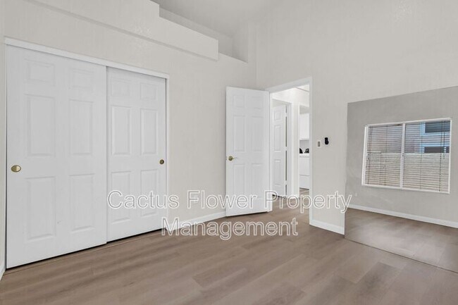 Building Photo - 1132 E Harbor View Dr