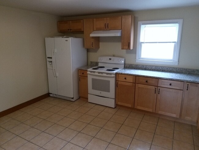 Building Photo - 121 King Philip Rd