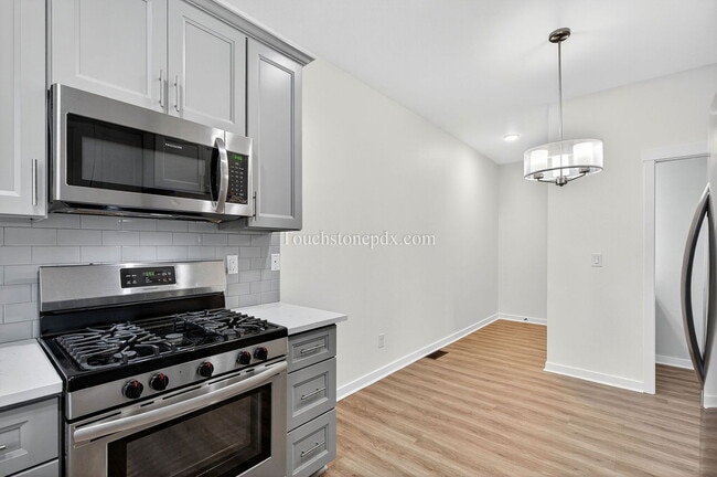 Building Photo - 13838 SE Knight St