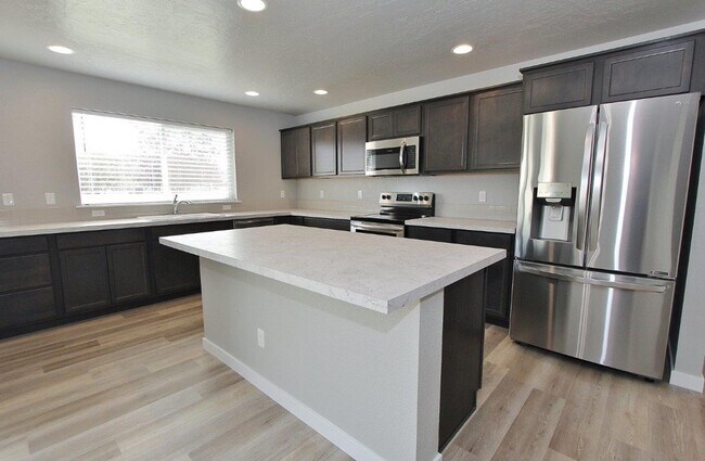 Building Photo - Immaculate & Spacious Home in West Meridian