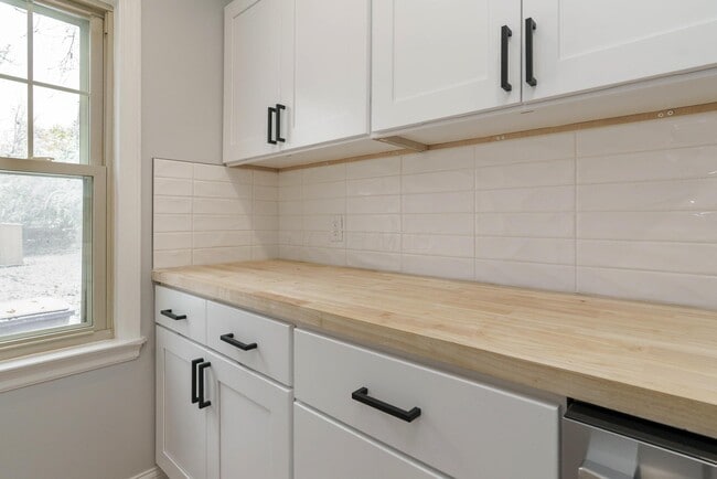 Building Photo - 2228 Holt Ave