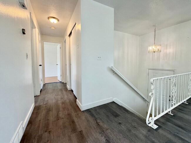 Building Photo - 9900 S Darin Dr