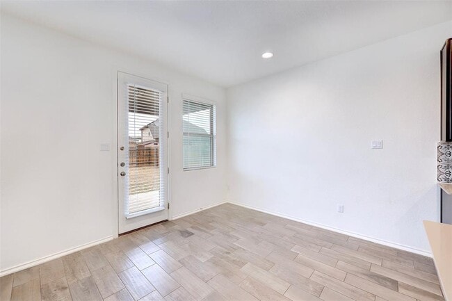 Building Photo - 307 Simmental Loop