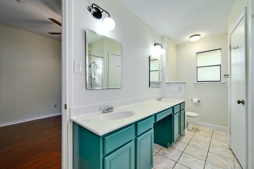 Building Photo - 2504 Spring Wagon Ln