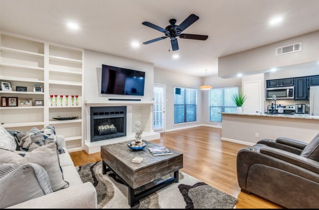 Building Photo - 7525 Holly Hill Dr