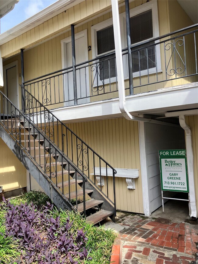 Building Photo - 307 Stratford St