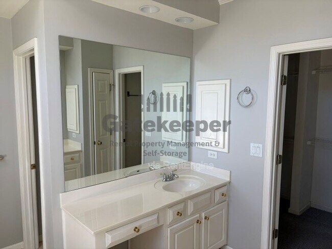 Building Photo - 245 Lockmeade Way