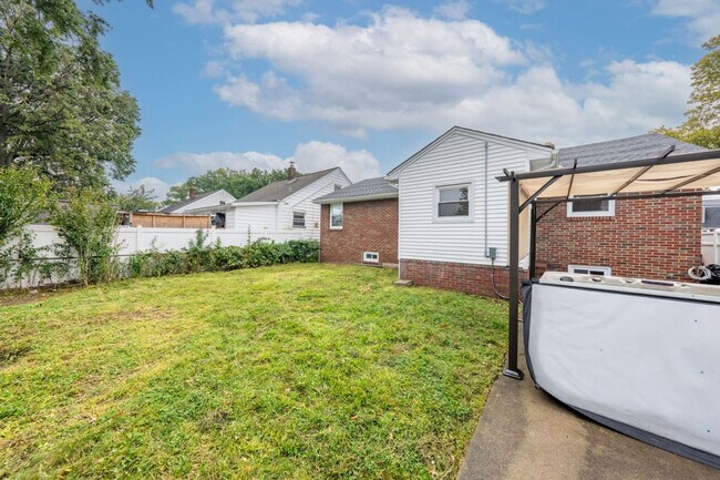 Building Photo - 810 Walnut St