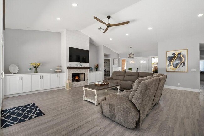 Building Photo - 39369 Regency Way