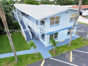 Building Photo - 7165 Ridgewood Ave