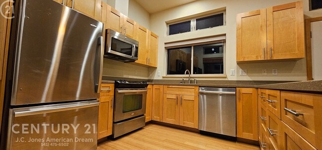 Building Photo - Spectacular Views in the Heart of Applegate Wine Country