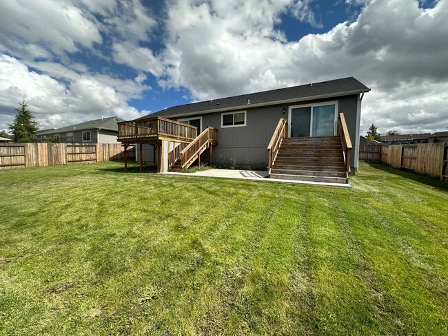 Building Photo - 921 Quail Point Ct