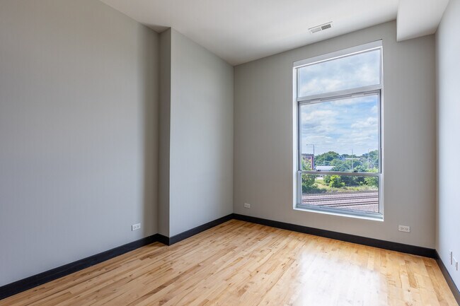 Building Photo - 2348 N Lister Ave