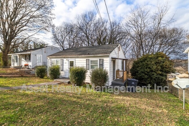 Building Photo - 3821 Selma Ave