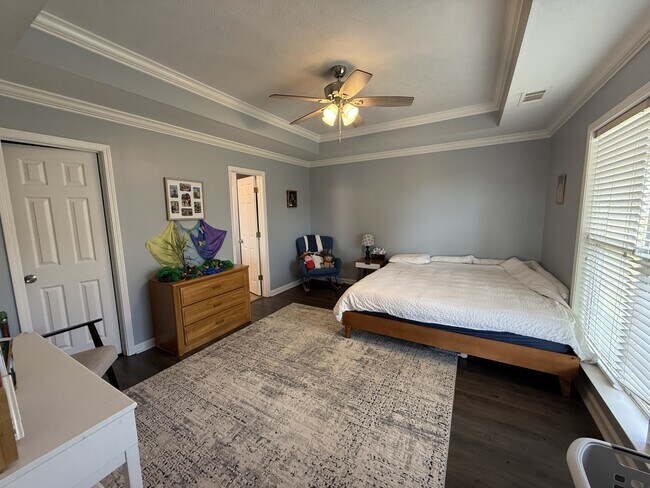 Building Photo - 650 Little Farm Rd