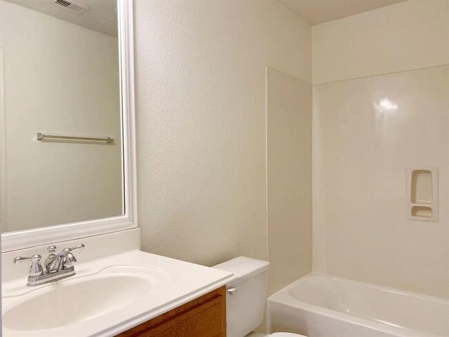 Building Photo - 20707 Fair Castle Dr