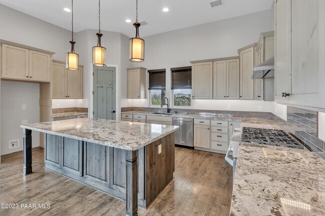 Building Photo - 1584 Majestic Way