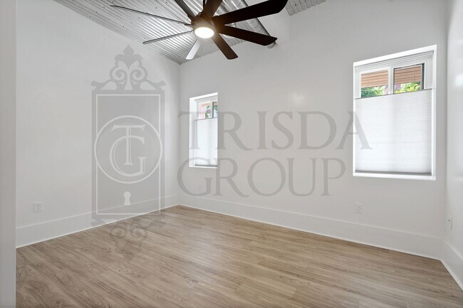 Building Photo - Avail July 15th! Stylish 1-Bedroom Apartment in Mt. Washington –2 Off Street Parking Spaces, AC, ...