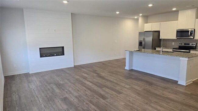 Building Photo - 17 Founders Dr