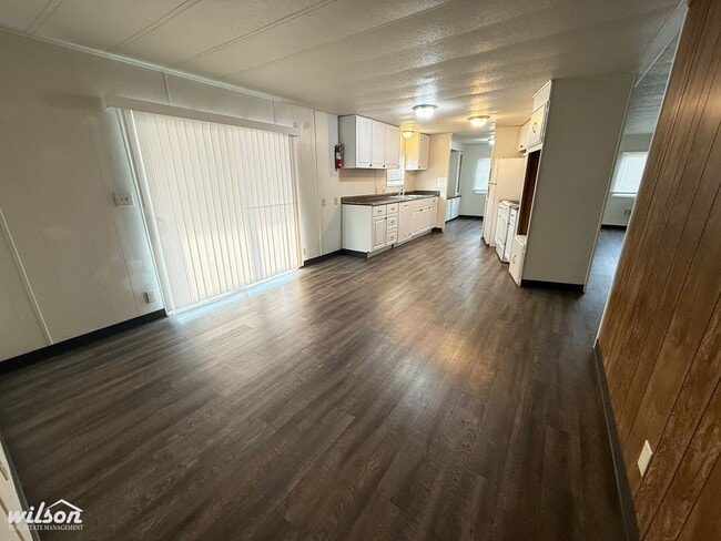 Building Photo - 3bd/2ba Home with a Large Yard - Near Randall Park!