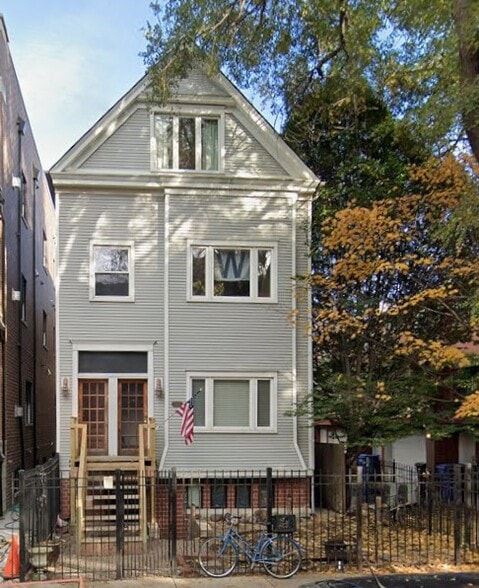 Building Photo - 3809 N Kenmore Ave