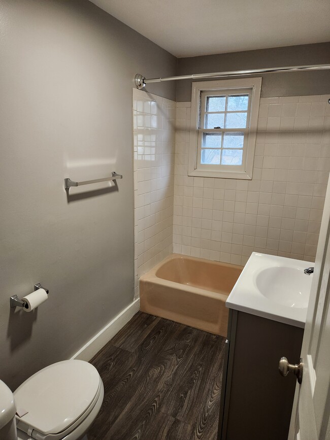 Upstairs Bathroom - 14 Arlington Rd