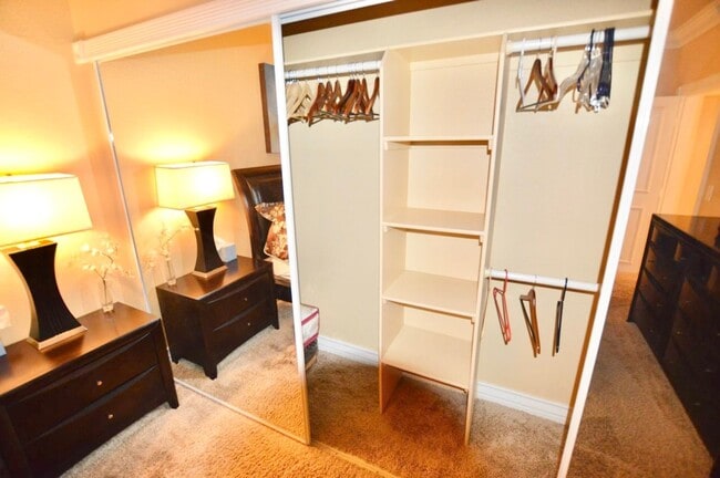 Building Photo - Meridian Luxury 1 Bed/1Bath Condo in Resort Style Community.