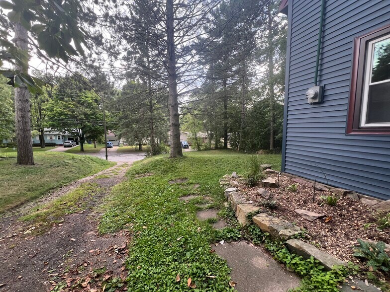 Building Photo - 816 Brown St