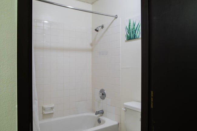 Building Photo - 823 N 2nd St