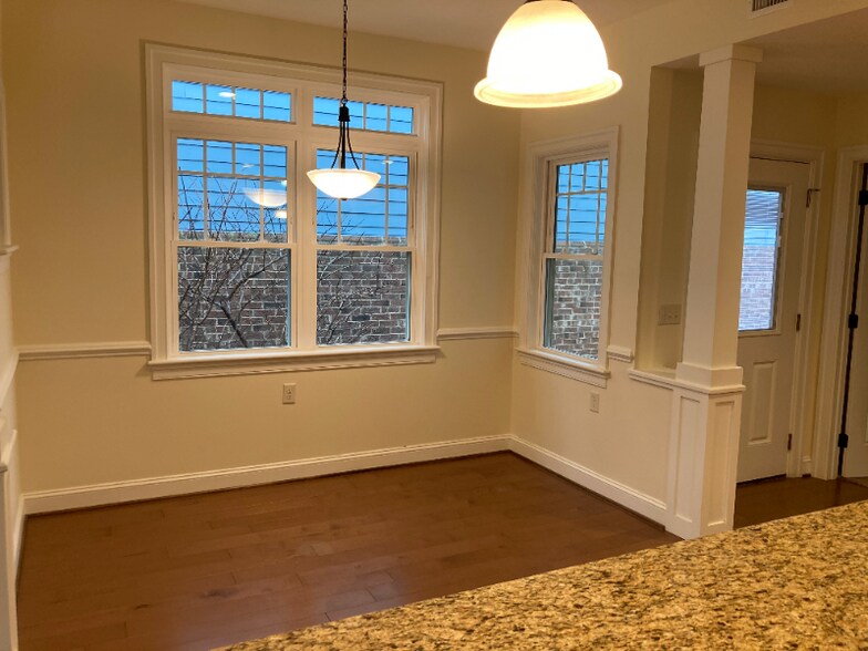 Building Photo - 2539 Greenport Dr