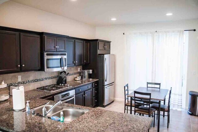 Building Photo - 1289 Aristocracy Way