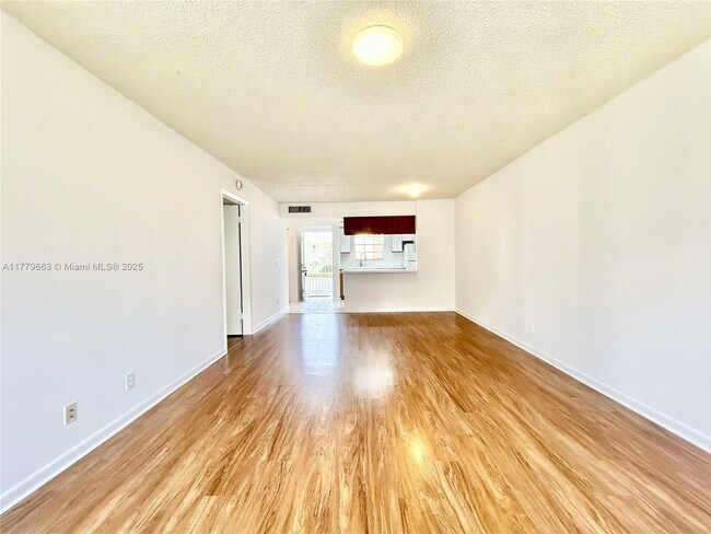 Building Photo - 6331 La Costa Dr
